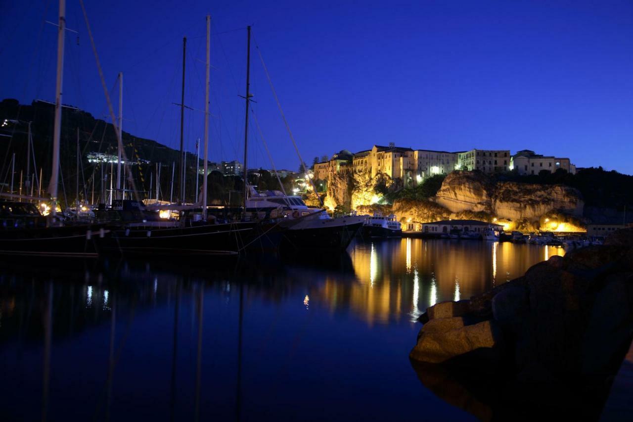 Astoria Tropea Centro Storico Apartman Kültér fotó